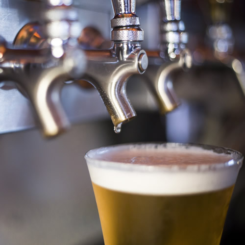 freshly_drawn_beer_from_the_tap_domestic_beer_imported_beers